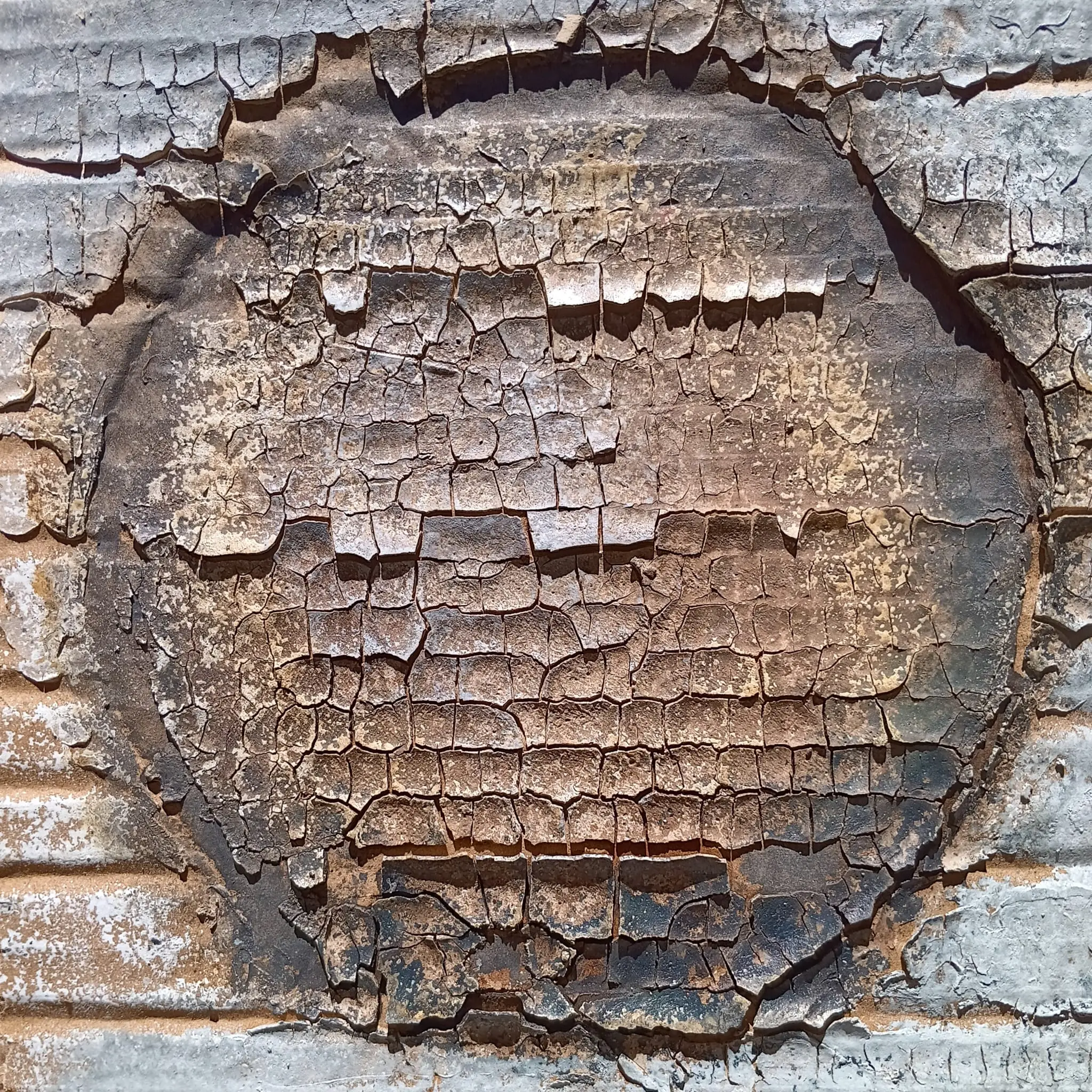 TITLE Die Geometrie des Zerfalls  BESCHREIBUNG Als direkte Fortsetzung des ersten Bildes verkörpert diese Fotografie tiefere, härtere Spuren der Wabi-Sabi-Kunst.